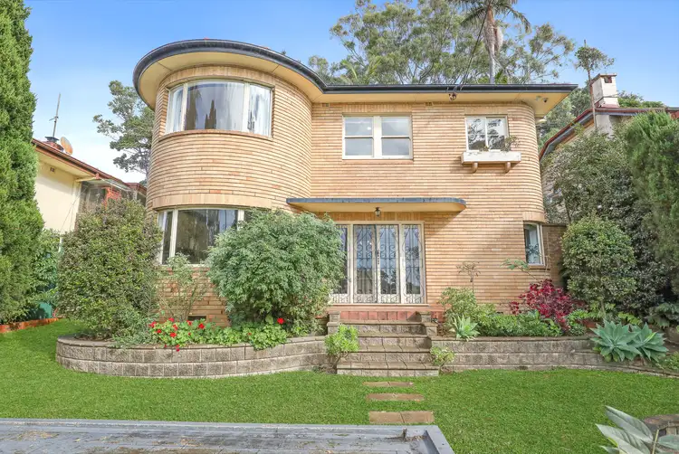 34 Woodlawn Avenue