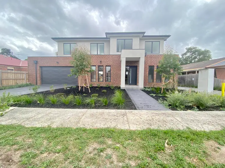 1/2 Weeks Close, Rowville VIC 3178