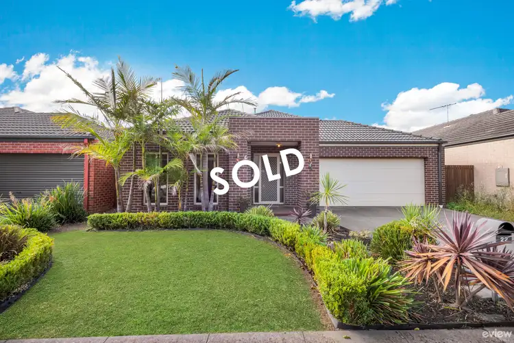 22 Joseph Banks Drive, Pakenham VIC 3810