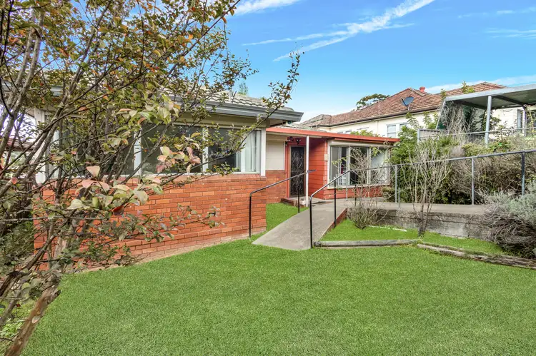 100 College Street, Cambridge Park NSW 2747