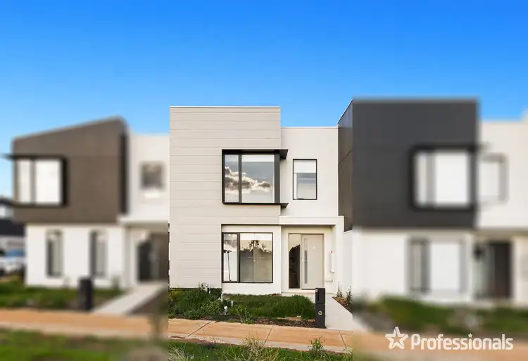 8 Odsal Walk, Strathtulloh VIC 3338