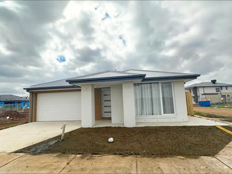 66 Plymouth Drive, Thornhill Park VIC 3335