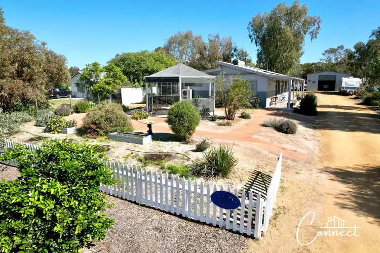 6 Robinson Street, Spencers Brook WA 6401