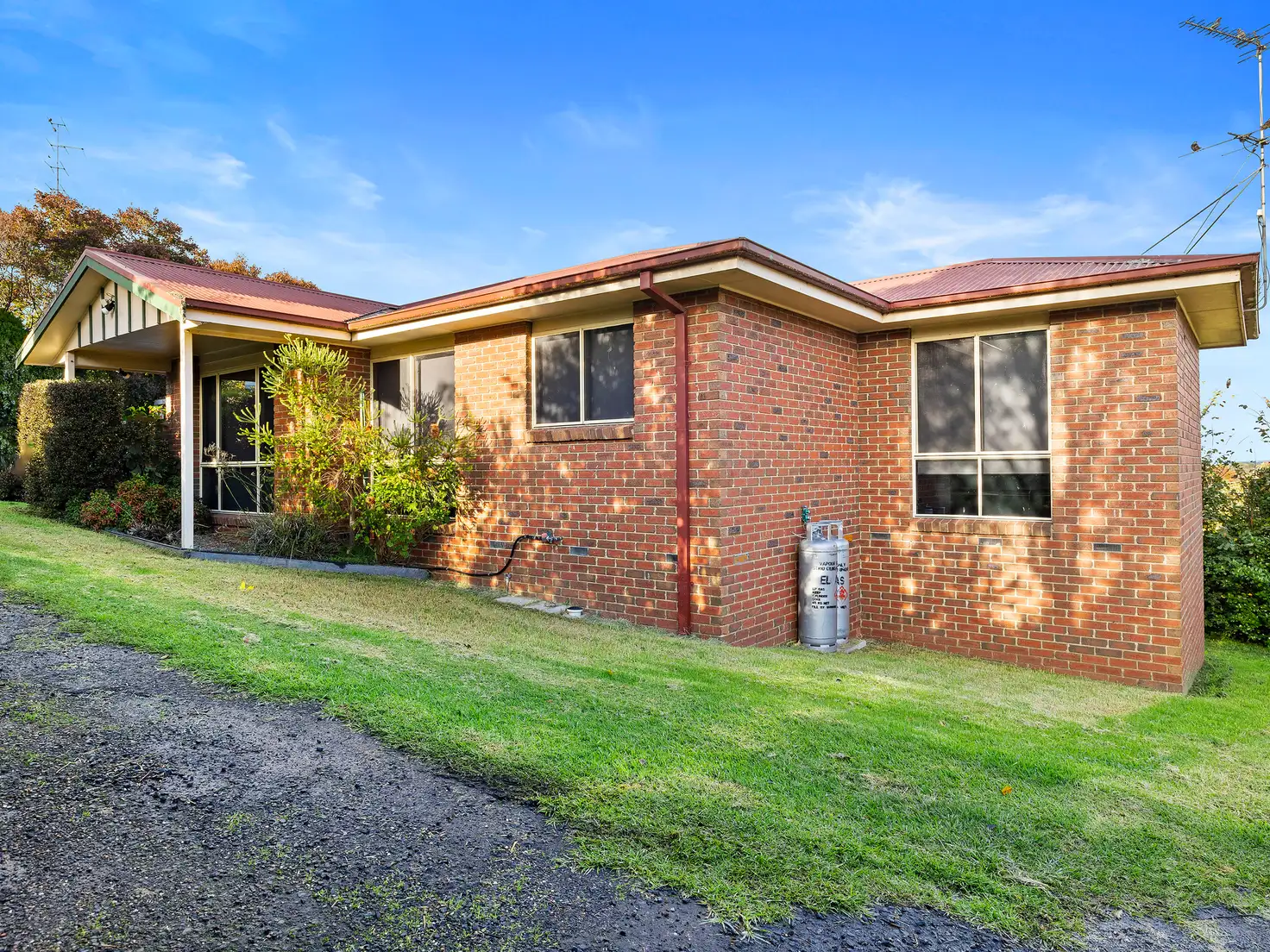 Main view of Homely unit listing, 2/24A Bellingham Street, Leongatha VIC 3953