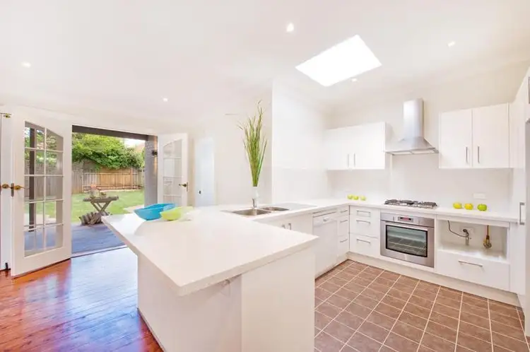 6 Cabramatta Road