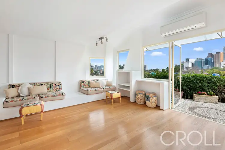 11 Phillips St
