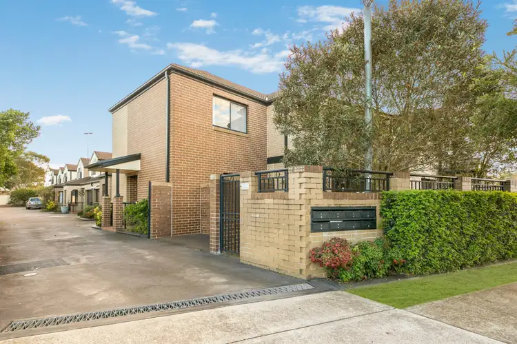 2/17 Sunset Avenue, Bankstown NSW 2200