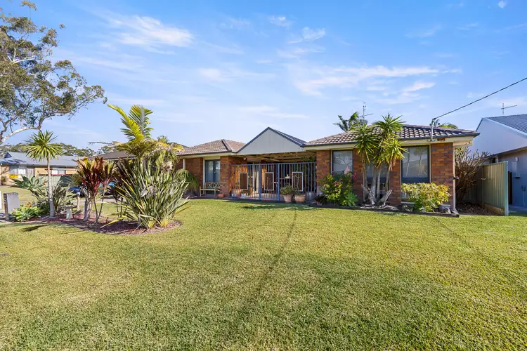 18 Cape Street, Tuncurry NSW 2428