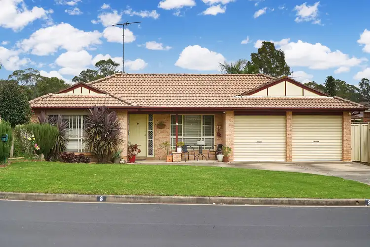 8 Pademelon Ave, St Helens Park NSW 2560