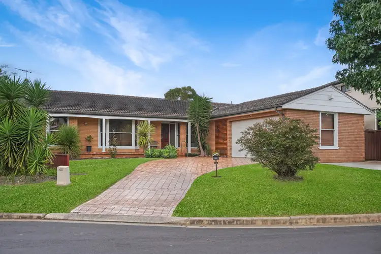 4 Buna Pl, Glenfield NSW 2167