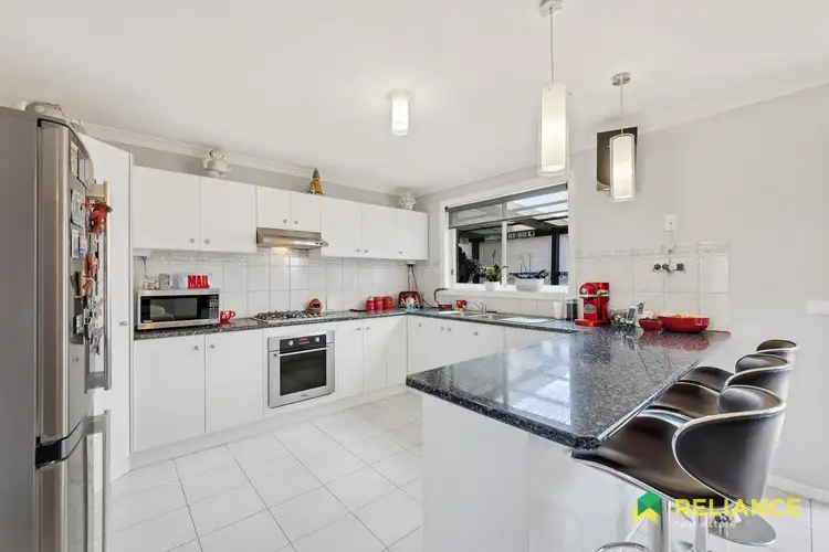 2/252 Hogans Road, Hoppers Crossing VIC 3029