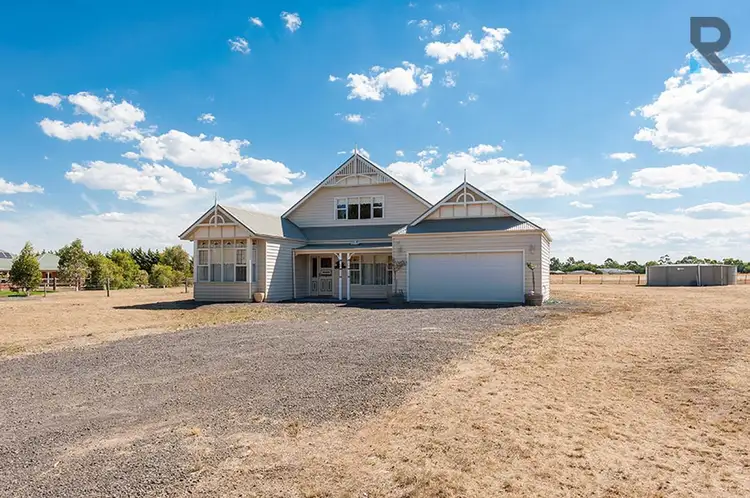 16 Peregrine Road, Oaklands Junction VIC 3063