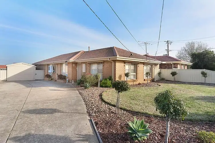 8 Stevenage Crescent, Deer Park VIC 3023