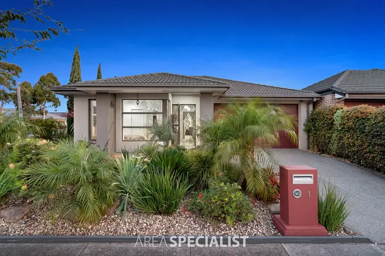 1 Freiberger Grove, Clyde North VIC 3978