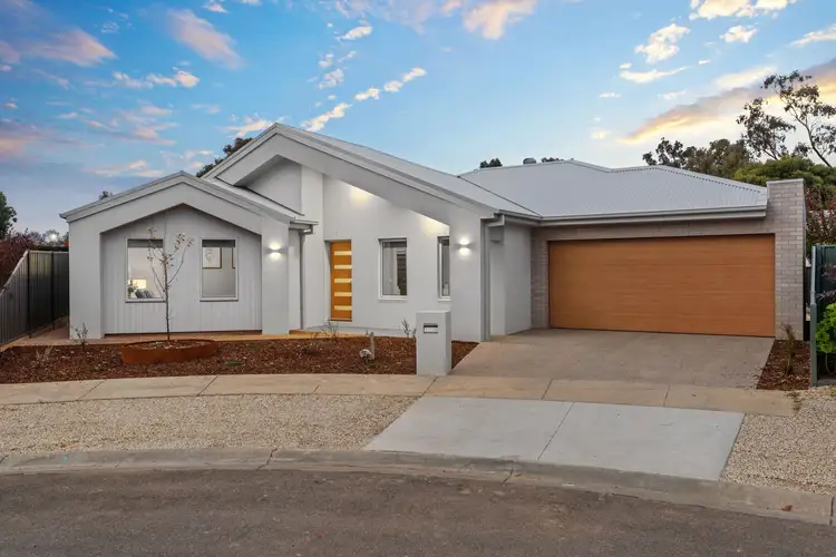 10 Courage Crt, Strathfieldsaye VIC 3551