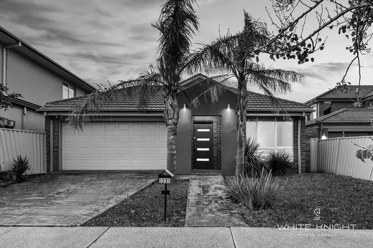 33 The Avenue, Caroline Springs VIC 3023