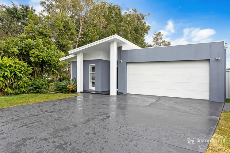 8 Bagnall Avenue, Soldiers Point NSW 2317