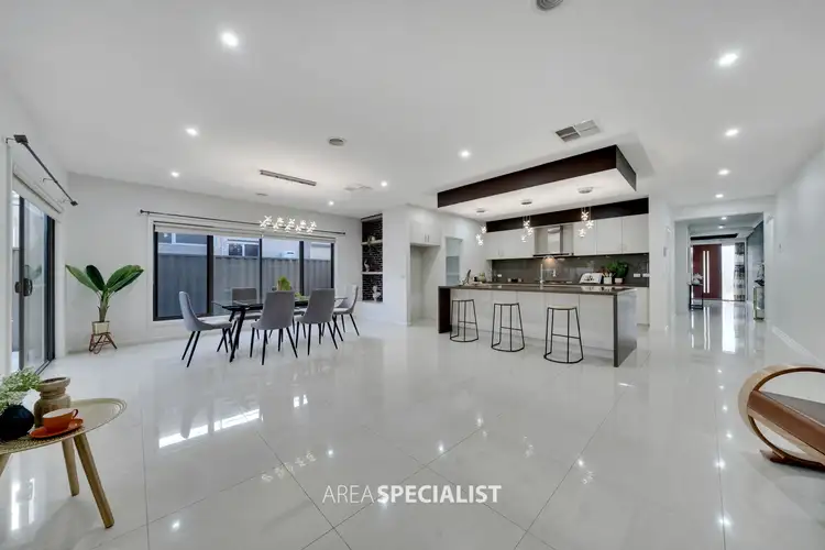 Fifth view of Homely house listing, 8 Stag Close, Cranbourne East VIC 3977