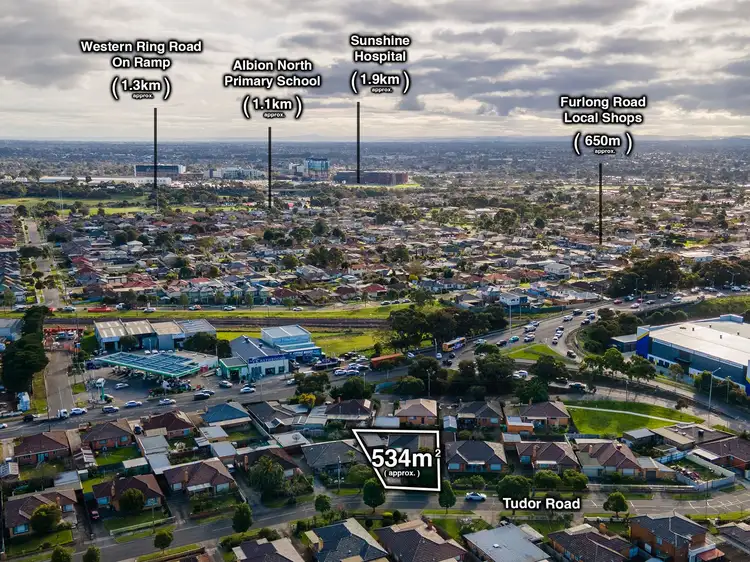 33 Tudor Road, Sunshine North VIC 3020