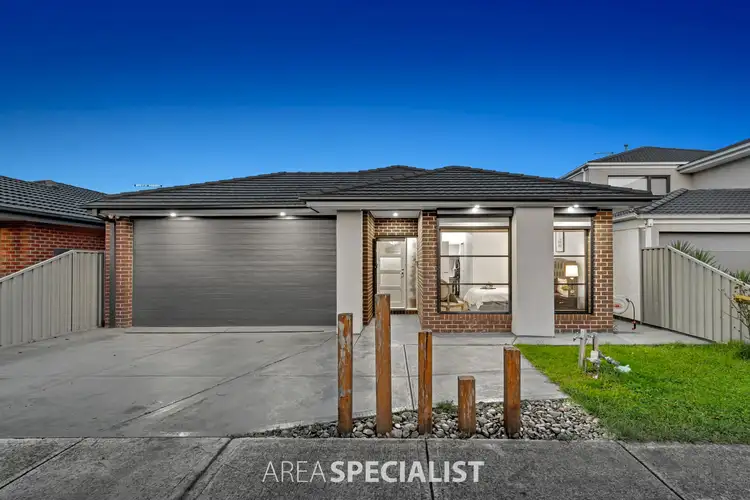 8 Starling Street, Cranbourne East VIC 3977