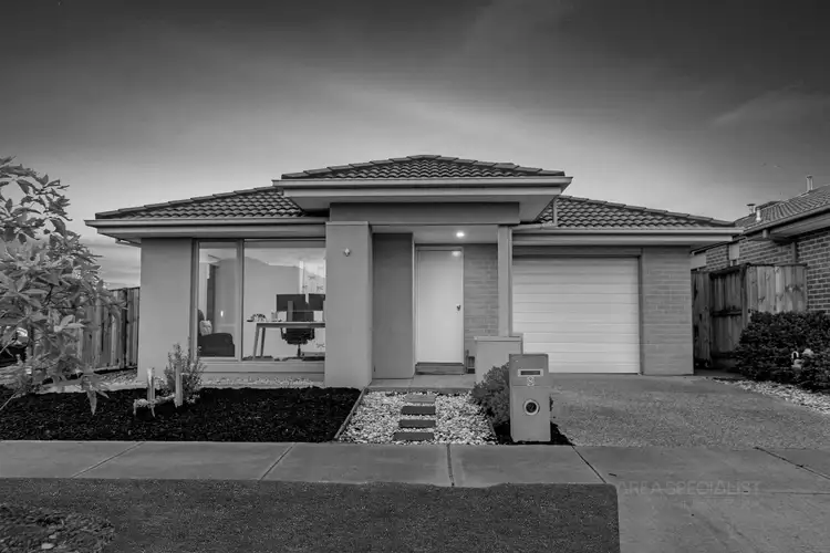 8 Buckland Circuit, Werribee VIC 3030
