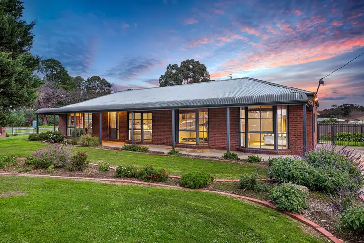 24 Crusoe Road, Kangaroo Flat VIC 3555