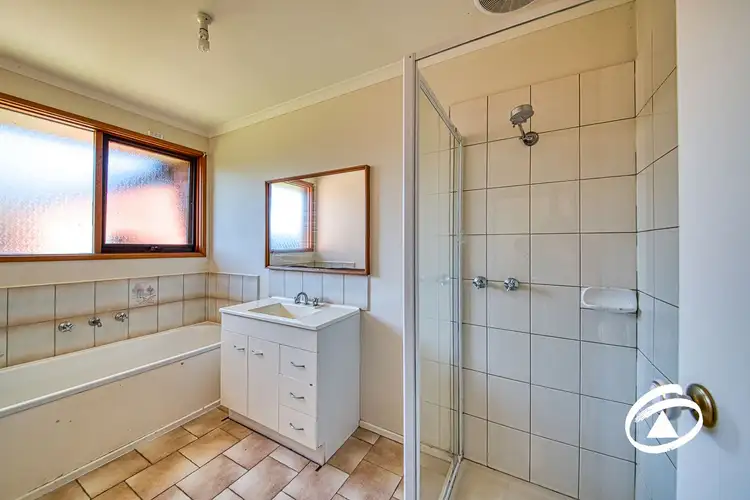 Fifth view of Homely unit listing, 1/2 Shiraz Crescent, Narre Warren VIC 3805