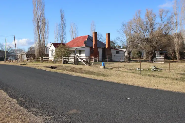 21 Logan Street, Tenterfield NSW 2372