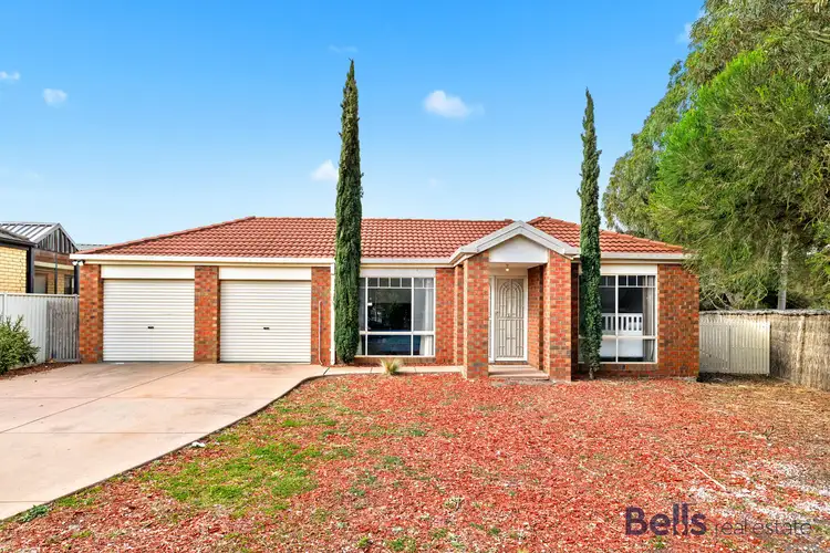 8 Patterson Close, Caroline Springs VIC 3023