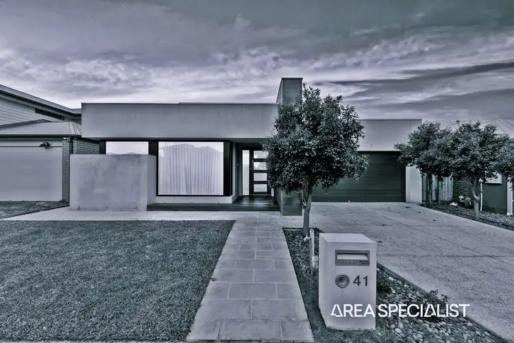 41 Deoro Parade, Clyde North VIC 3978