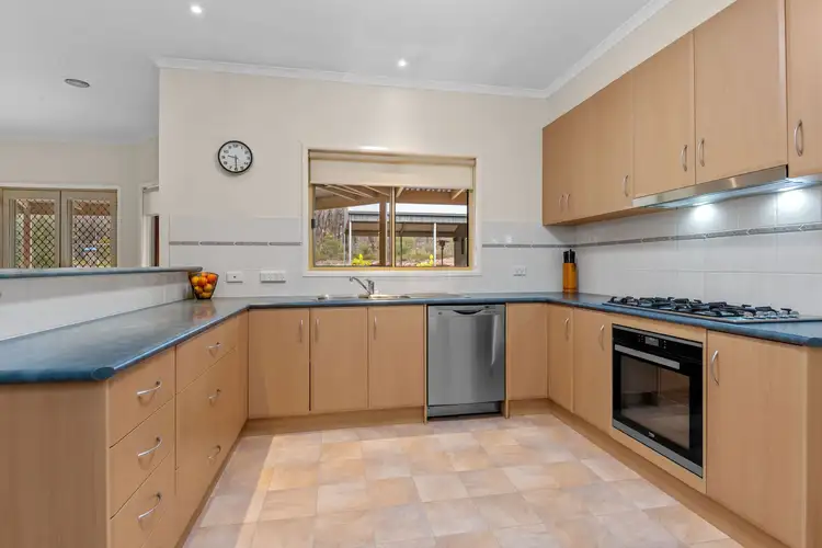 Fifth view of Homely house listing, 8 Floreate Drive, Junortoun VIC 3551
