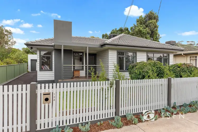 134 Mackenzie Street West
