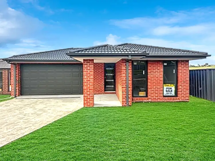 2 Mammoth Court, Pakenham VIC 3810