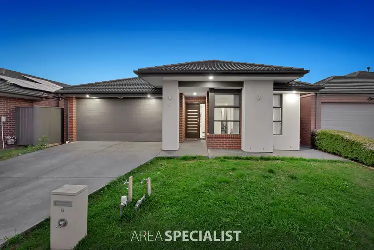 6 Easter Way, Cranbourne East VIC 3977