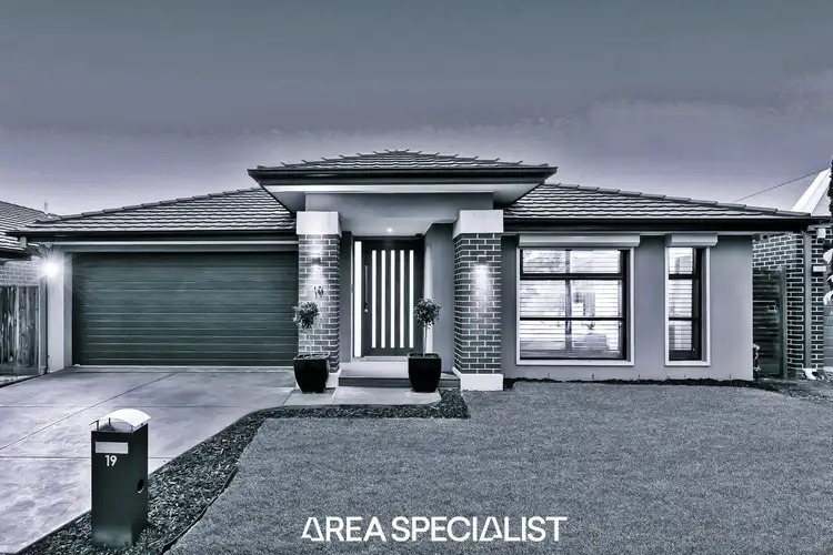 19 Mernoo Avenue, Clyde North VIC 3978