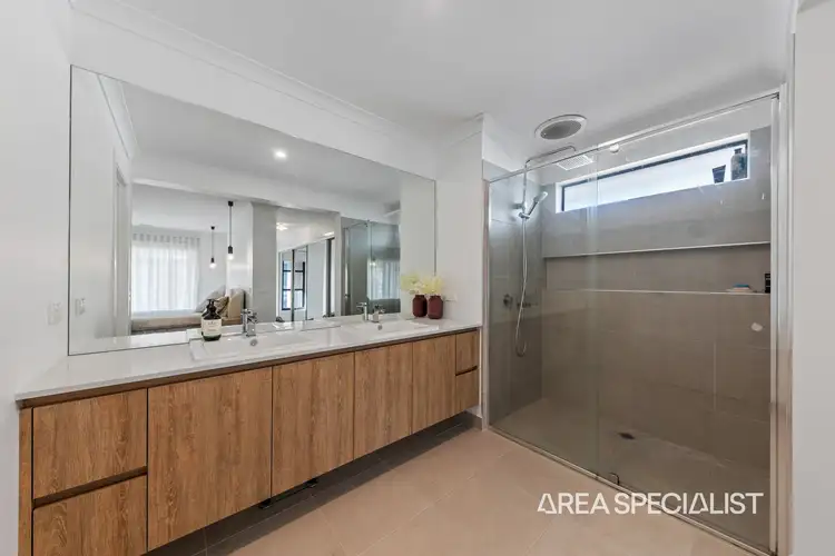 Sixth view of Homely house listing, 18 Petworth Rise, Officer VIC 3809