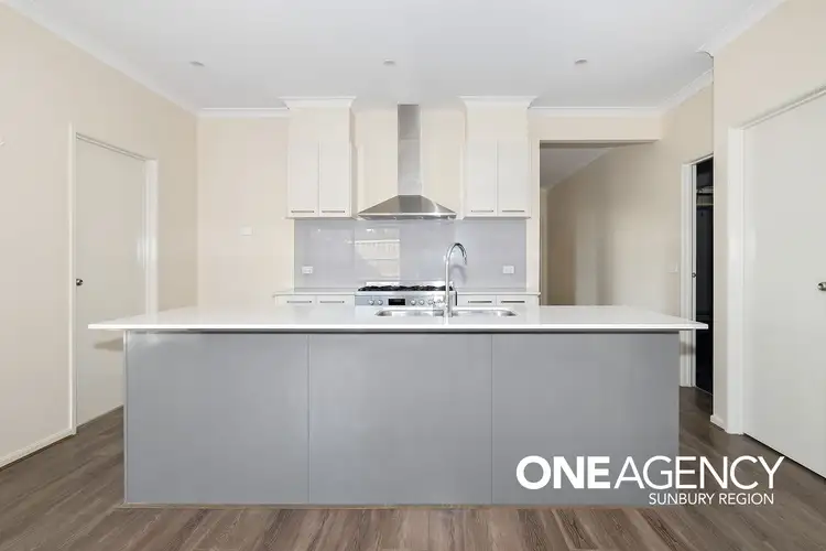 Second view of Homely house listing, 7 Lone Pine Way, Sunbury VIC 3429