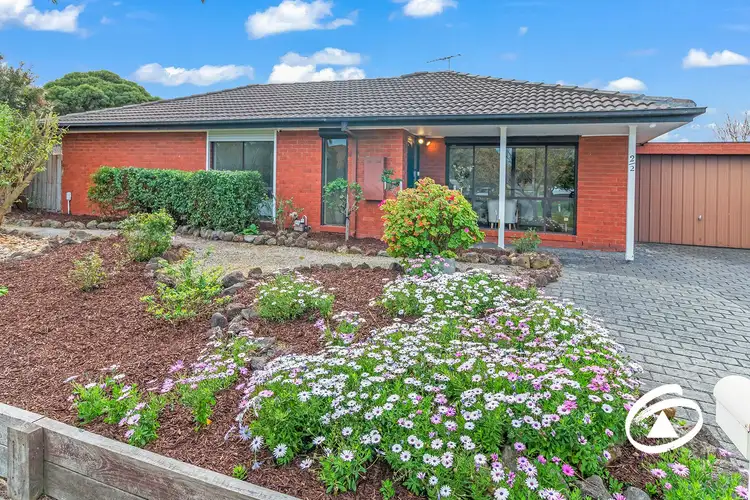 2/2 Hoysted Avenue, Cranbourne North VIC 3977