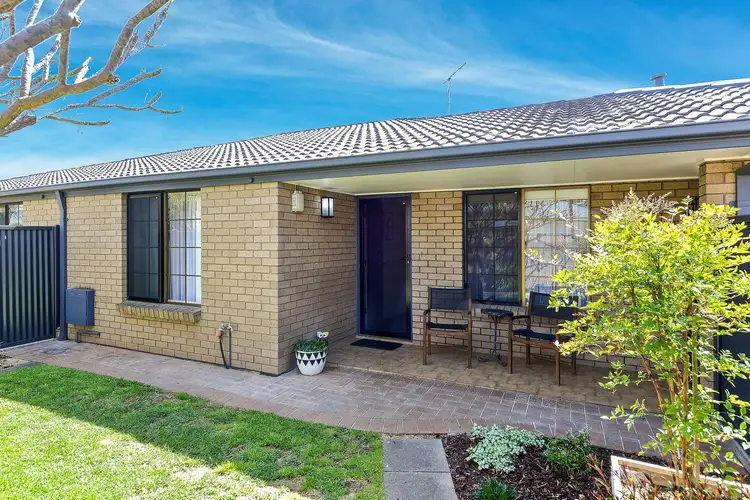 16 Staffa Street