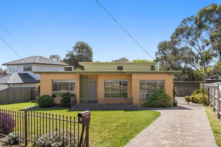 17 Lynden Grove, Mount Waverley VIC 3149