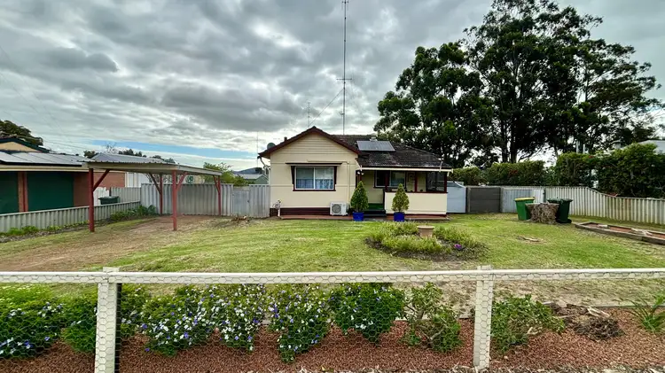 9 Sutton Street, Waroona WA 6215