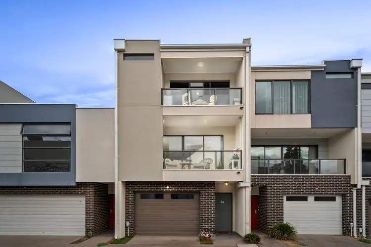 24/79 Lancefield Drive, Caroline Springs VIC 3023