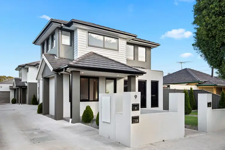 2/9 Hall Street, Sunshine West VIC 3020
