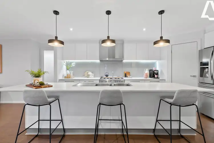 Fifth view of Homely house listing, 2 Tranquil Court, Langwarrin VIC 3910