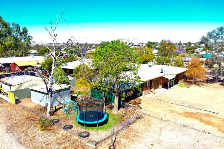 10 Stiller Street, Wandoan QLD 4419