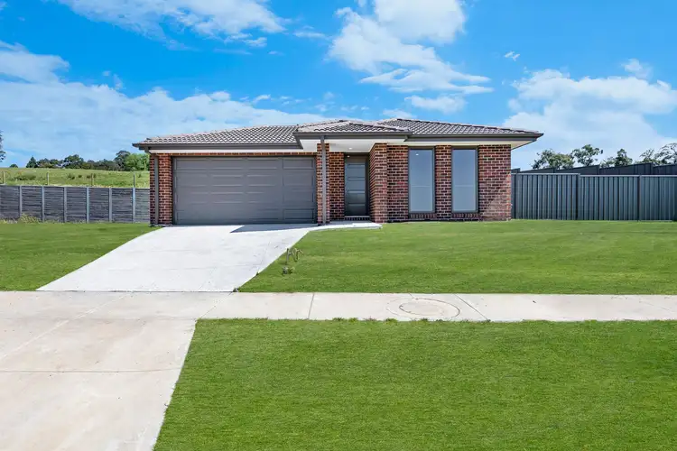 100 Sundance Promenade, Pakenham VIC 3810