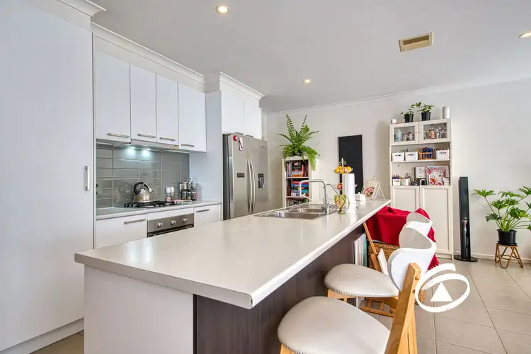 27/23 Atlantic Drive, Pakenham VIC 3810