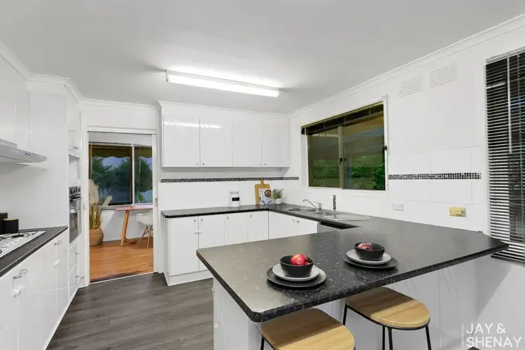 Fifth view of Homely house listing, 2 Melliodora Court, Endeavour Hills VIC 3802