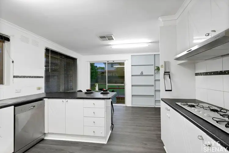 Sixth view of Homely house listing, 2 Melliodora Court, Endeavour Hills VIC 3802