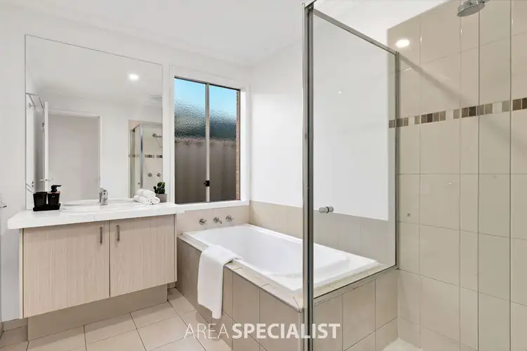 Fifth view of Homely house listing, 17 Bowyer Avenue, Cranbourne East VIC 3977